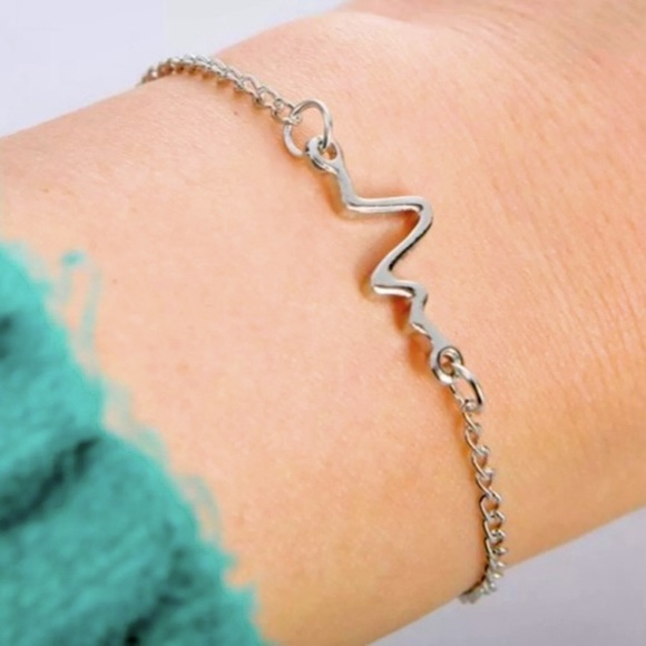 Jewelry - ❣️$25/3❣️ Silver Plated Heart Beats Bracelet